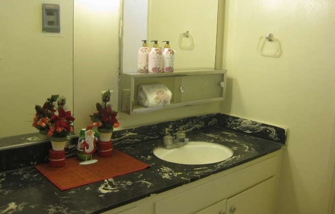 Studio, 1 bath, 425 sqft, $1,595, Unit 104 $499 SECURITY DEPOSIT O.A.C !!! AND SUMMER SPECIAL TO MOVE IN ...ASK ME HOW. CALL ME TO SCHEDULE YOUR VISIT ALBERT 323-809-6765