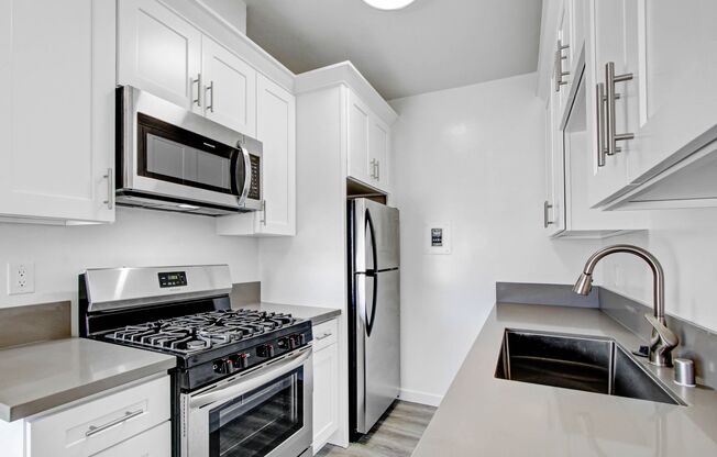 1010 Pico Blvd in Santa Monica. Walk to the beach and Main St!