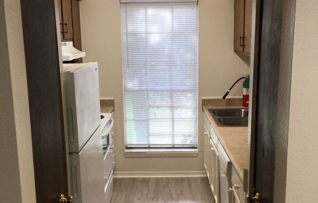 2 beds, 2 baths, 995 sqft, $800, Unit 22