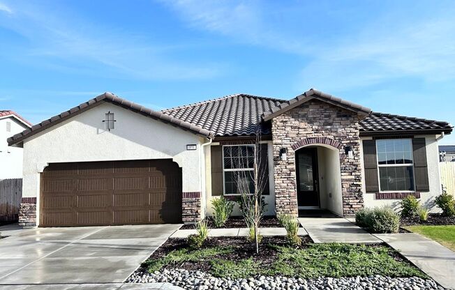 Newly Built 4-Bed Home