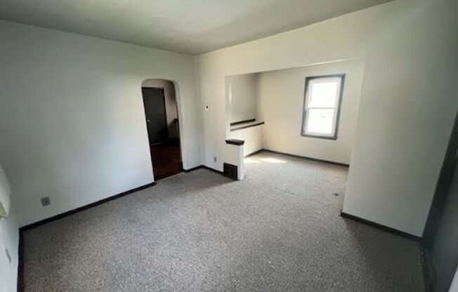 2 beds, 1 bath, $1,075