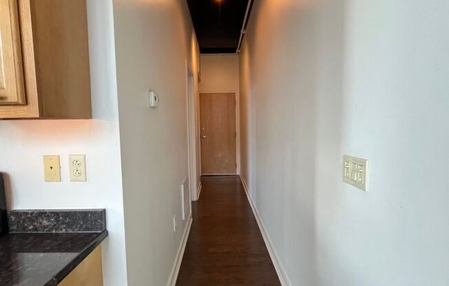 2 beds, 1 bath, $2,050, Unit #301