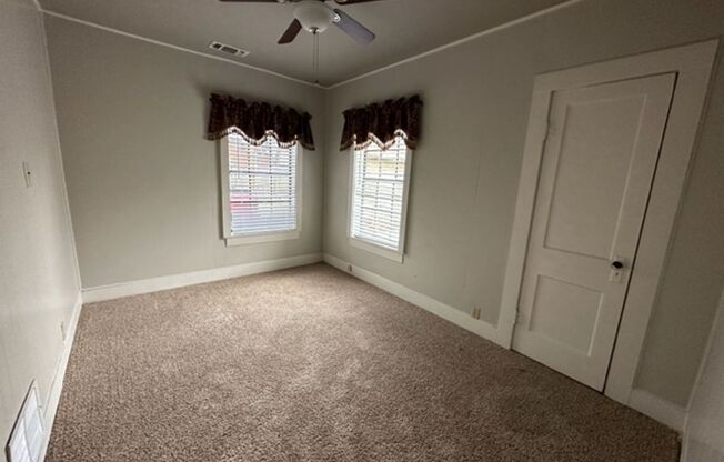 2 beds, 1 bath, $995