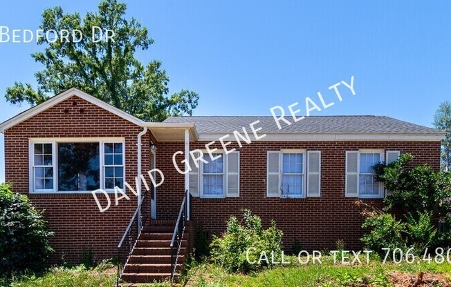 1032 BEDFORD DR