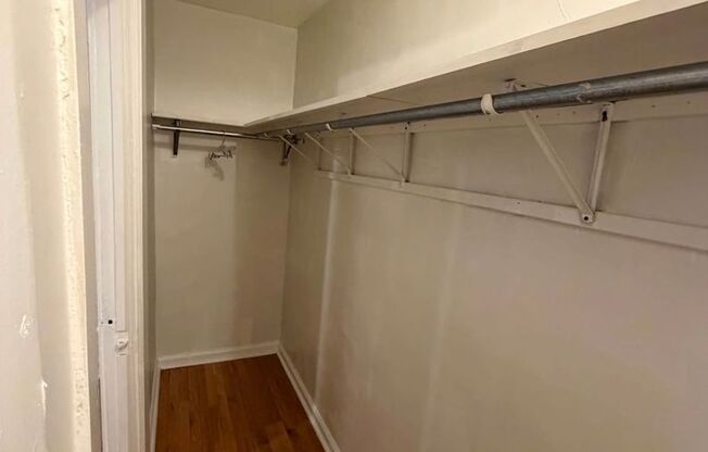 Studio, 1 bath, $1,100, Unit 209