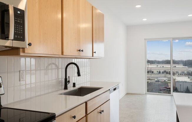 1 bed, 1 bath, 555 sqft, $1,450, Unit 405