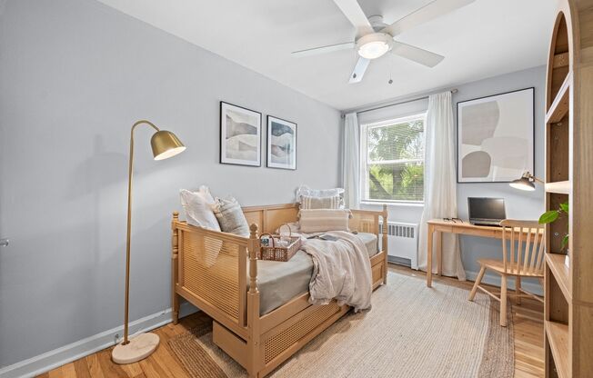 2 beds, 1 bath, 785 sqft, $2,240, Unit B3-3