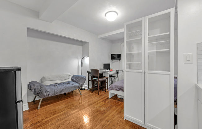 25 TUDOR CITY PL