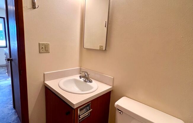 1 bed, 1 bath, 600 sqft, $925, Unit O-1