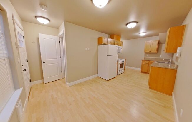 2 beds, 2 baths, $1,650, Unit 3