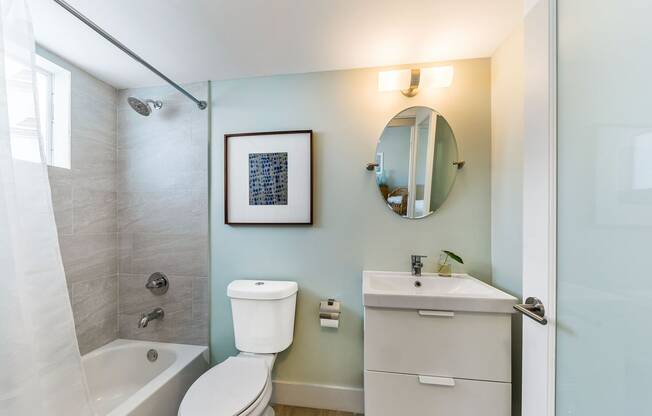 Helios Apartments Miami Beach interior bathroom