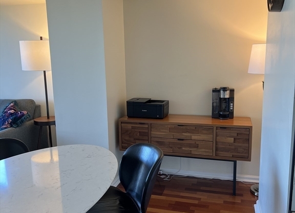 3 beds, 2 baths, 1,430 sqft, $7,400, Unit 1501