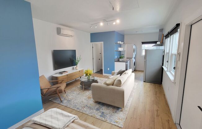 Renovated Studio with Bathroom In Jefferson Park