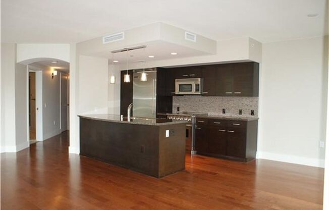 Allure Waikiki - 2 bedroom, 2 bath with 1 covered parking.