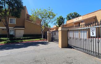 2 beds, 1 bath, 925 sqft, $2,245, Unit 017