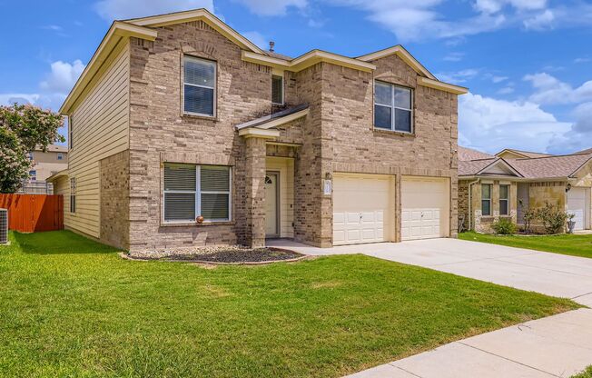 Stunning 4-bedroom/2.5-bathroom Home near JBSA-Randolph (Converse, TX)