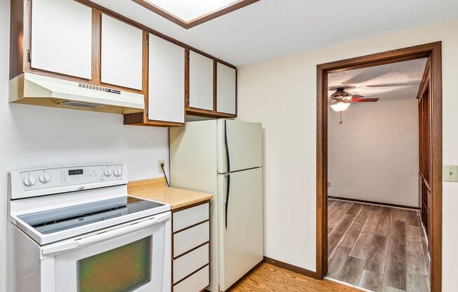 2 beds, 1 bath, 900 sqft, $1,019, Unit 143