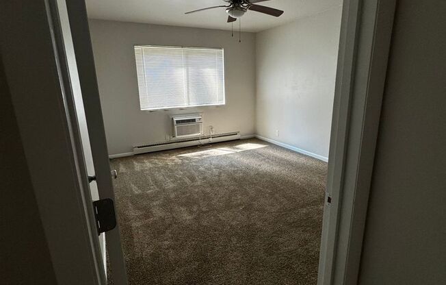 2 beds, 1 bath, $1,275, Unit UNIT F115