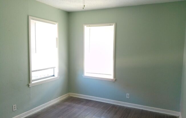 3 beds, 1 bath, $1,125