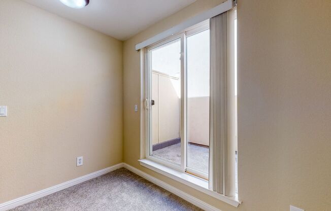 1 bed, 1.5 baths, $1,995, Unit #19