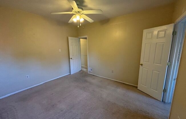 2 beds, 1 bath, $1,095