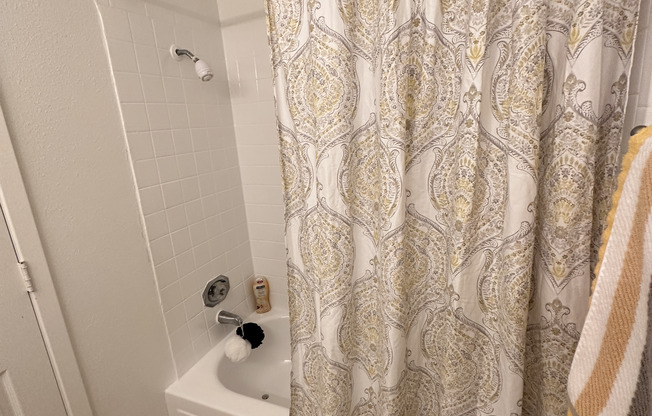 3 beds, 2 baths, 1,096 sqft, $1,399