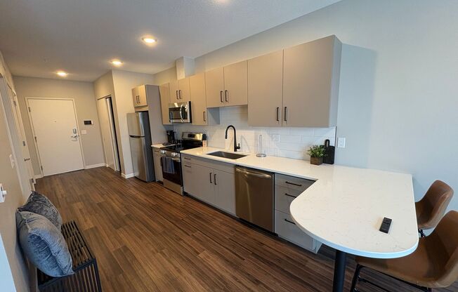 1 bed, 1 bath, 705 sqft, $1,600, Unit 512