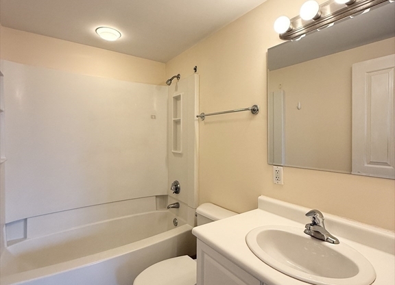 2 beds, 2 baths, 986 sqft, $3,700, Unit 1305