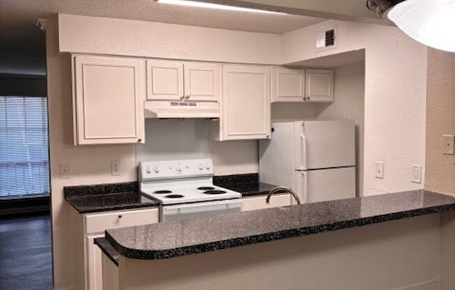 2 beds, 1 bath, 853 sqft, $1,425, Unit 649
