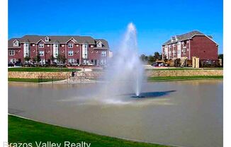 4 bed 4 bath, 2 story condo inside Lakeridge Townhomes!