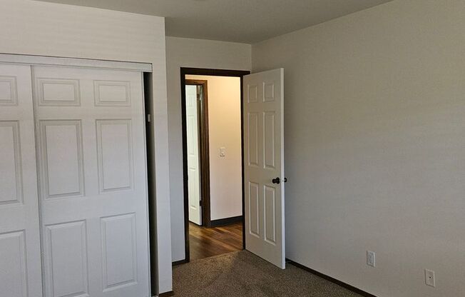 1 bed, 1 bath, 955 sqft, $1,195, Unit 33 - 205