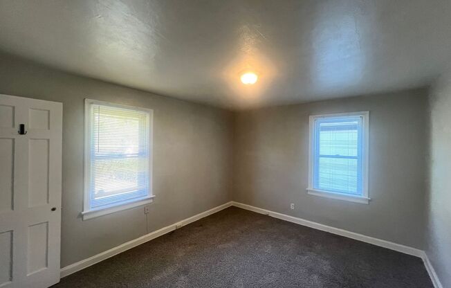 2 beds, 1 bath, $1,050