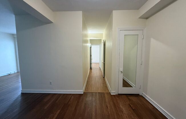1 bed, 1 bath, 769 sqft, $1,475, Unit Old King Edward 44