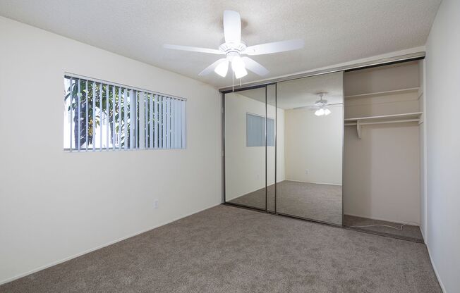 1BR with Parking in Pacific Beach, Just 3.5 Blocks from the Ocean!