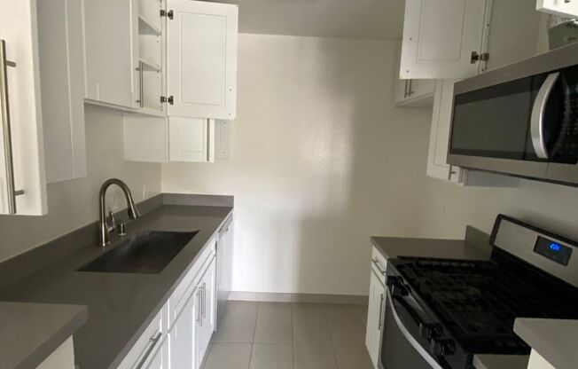 1 bed, 1 bath, 700 sqft, $1,995