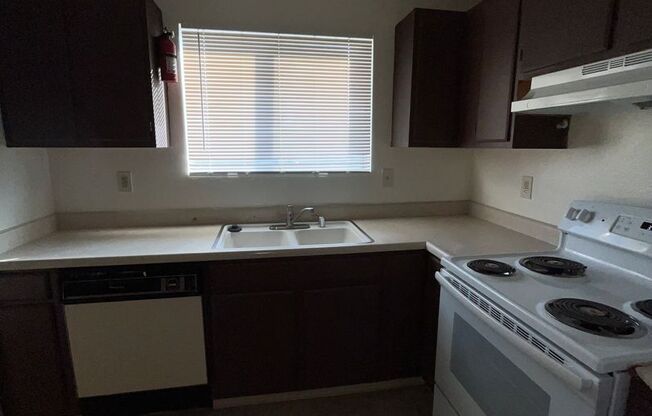 2 beds, 1 bath, 780 sqft, $1,150, Unit #D