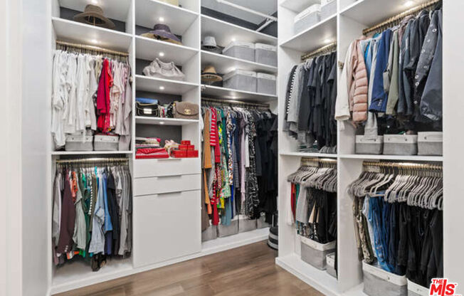 1 bed, 2 baths, 1,200 sqft, $3,495, Unit 716