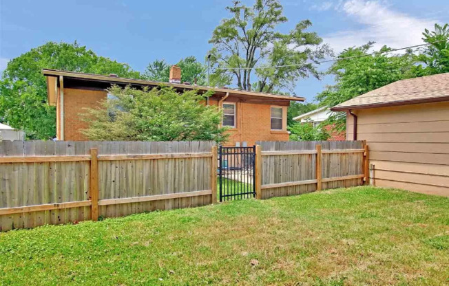 2114 S GLENN