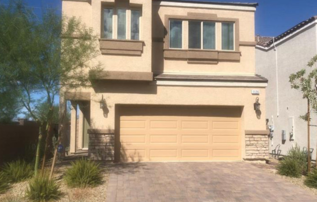 4 Bed house off Stephanie and Warm Springs