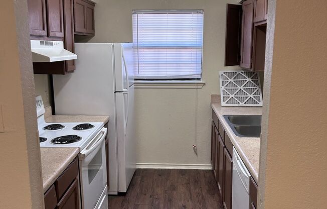 2 beds, 1 bath, $950