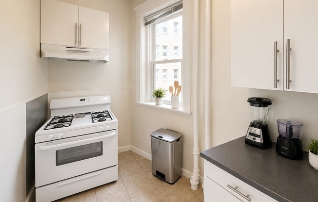 Studio, 1 bath, 999 sqft, $2,400, Unit 3