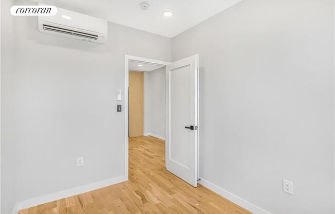 3 beds, 1 bath, $2,775, Unit PH3