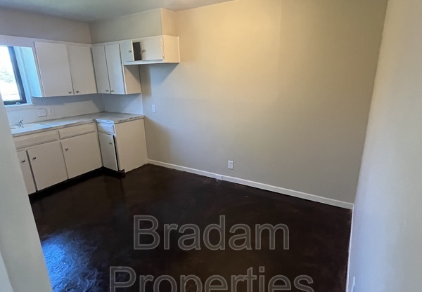 7144 E 10 ST