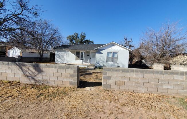 Beautiful 3 bedroom 1 bath home AVAILABLE NOW!