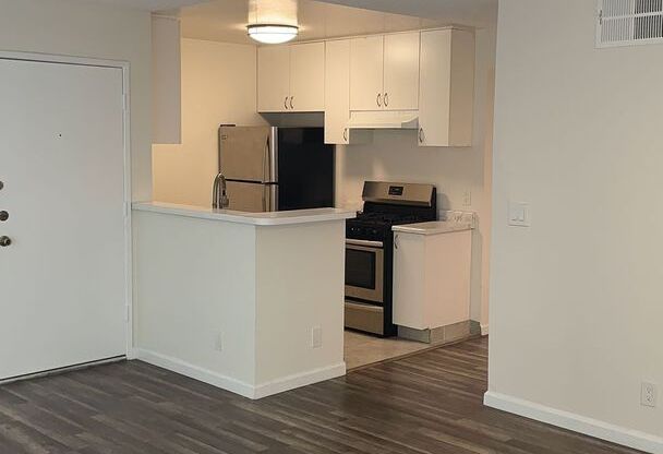 2 beds, 1 bath, 850 sqft, $3,295