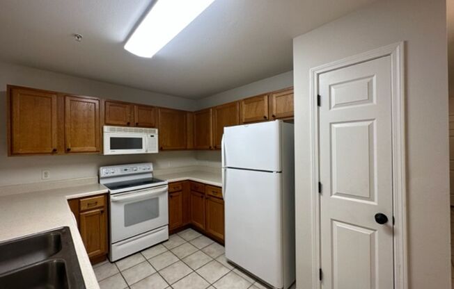 3 bedroom/2.5 bathroom/1 car garage town home for rent in Southeast FWB!