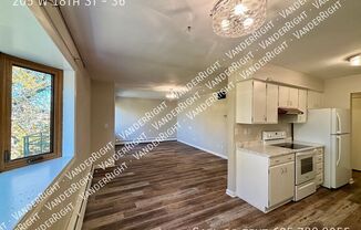 205 W 18 ST