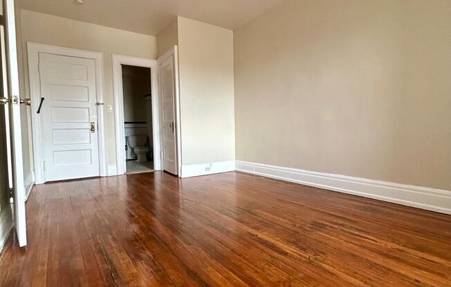 1 bed, 2 baths, $1,050, Unit 521