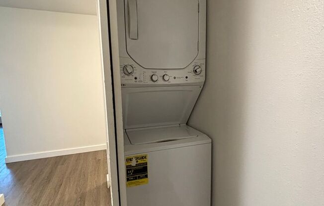 1 bed, 1 bath, 800 sqft, $1,850, Unit 2727 - 205