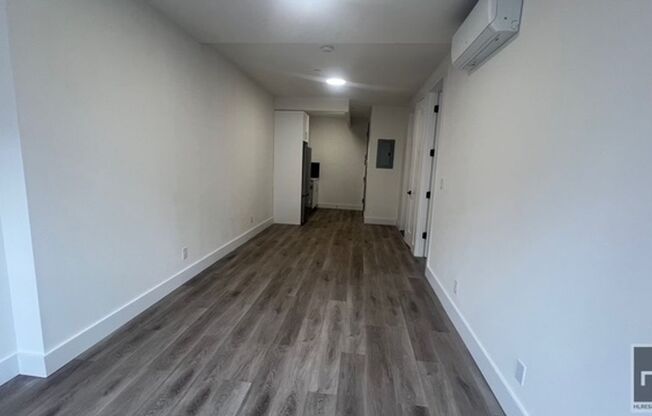 1 bed, 1 bath, $2,400, Unit 2R